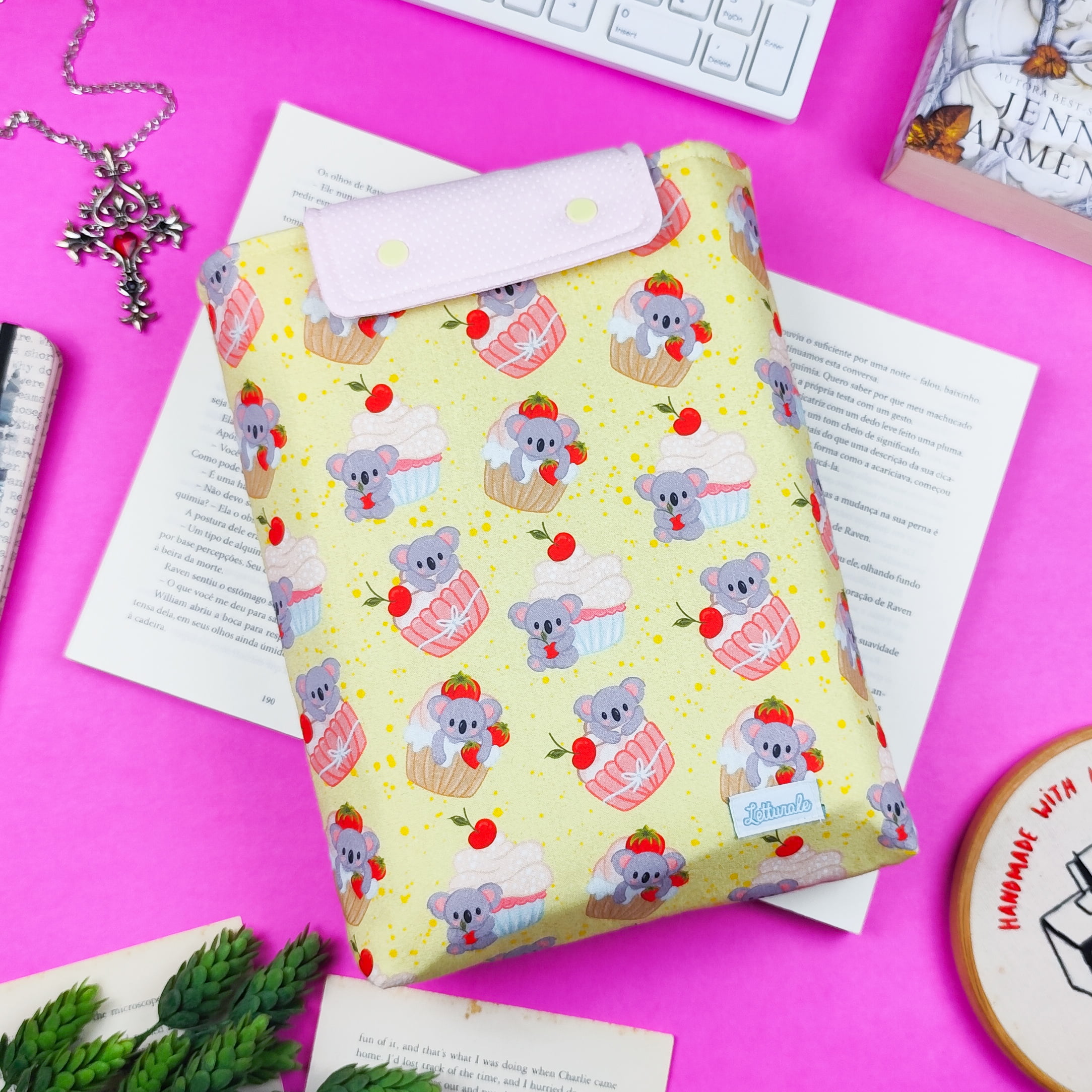 Book Sleeve Lux Coala Cupcakes | ESTAMPA EXCLUSIVA