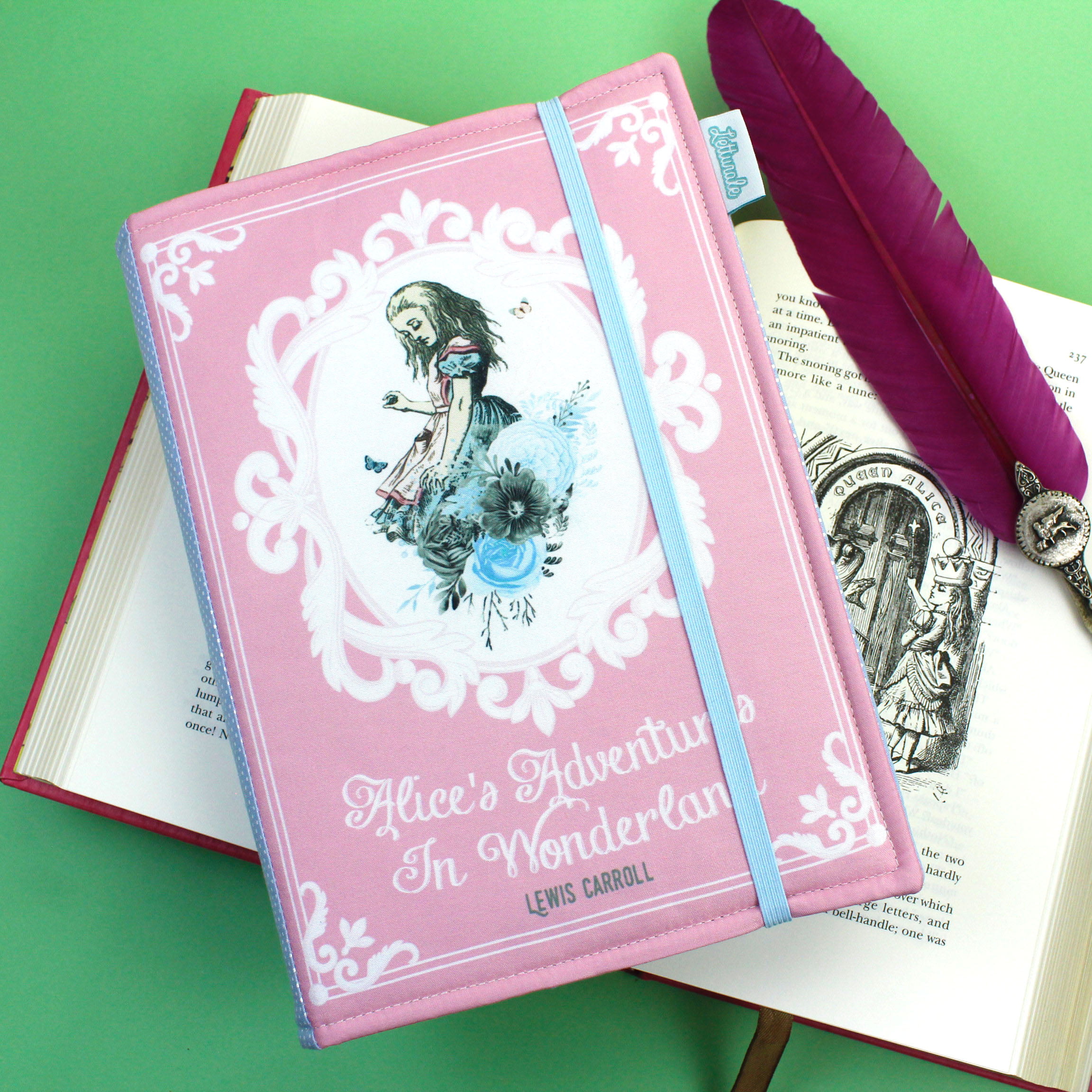 Capa para livro Alice's Adventures In Wonderland | ESTAMPA EXCLUSIVA