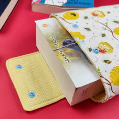 Book Sleeve Lux Abelhinhas | ESTAMPA EXCLUSIVA